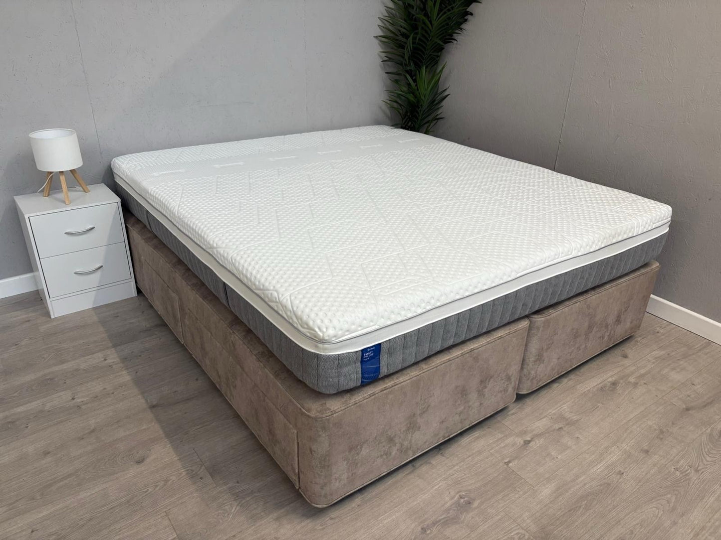 EMMA - Smart Deluxe Hybrid 6ft Superking Mattress - RRP £1,379