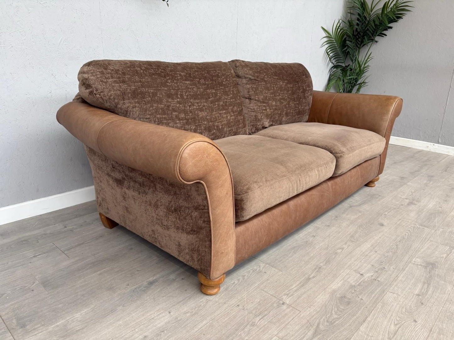 Alexander & James 3 Seater Fabric/Leather Sofa RRP: £2000