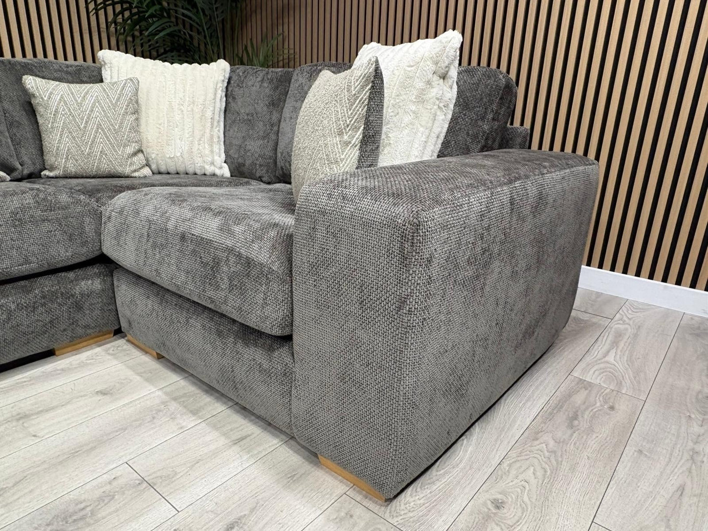 DFS Sample Pandora Fabric RHF 2c1 Corner Sofa RRP: £3295