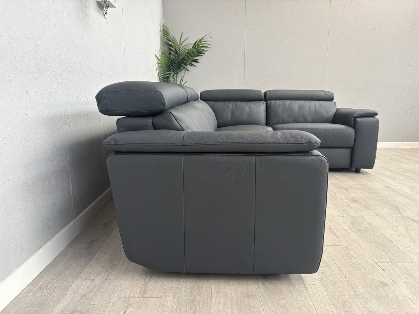 Furniture Village - Nicoletti Davide Small Leather Corner Static  - £4745