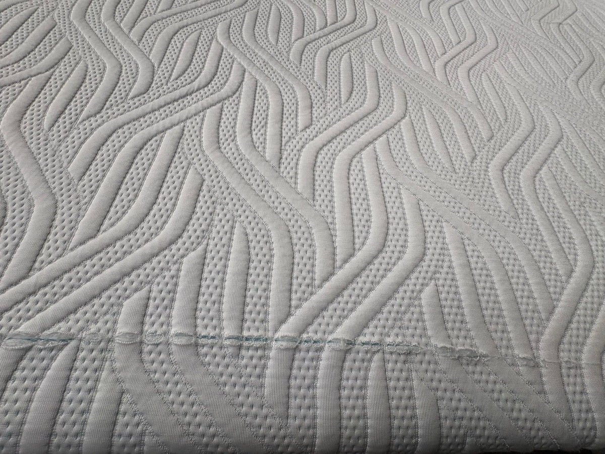 Tempur PRO PLUS 4ft 6 Double Mattress, Medium ( SEE PICTURES ) - RRP £2,299
