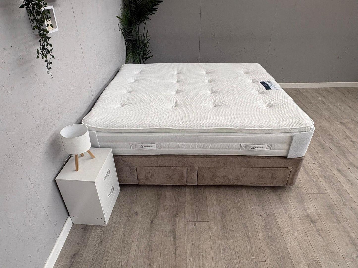 Silentnight 2000 Pocket Geltex Pillowtop 6ft Superking Mattress - RRP £1,299