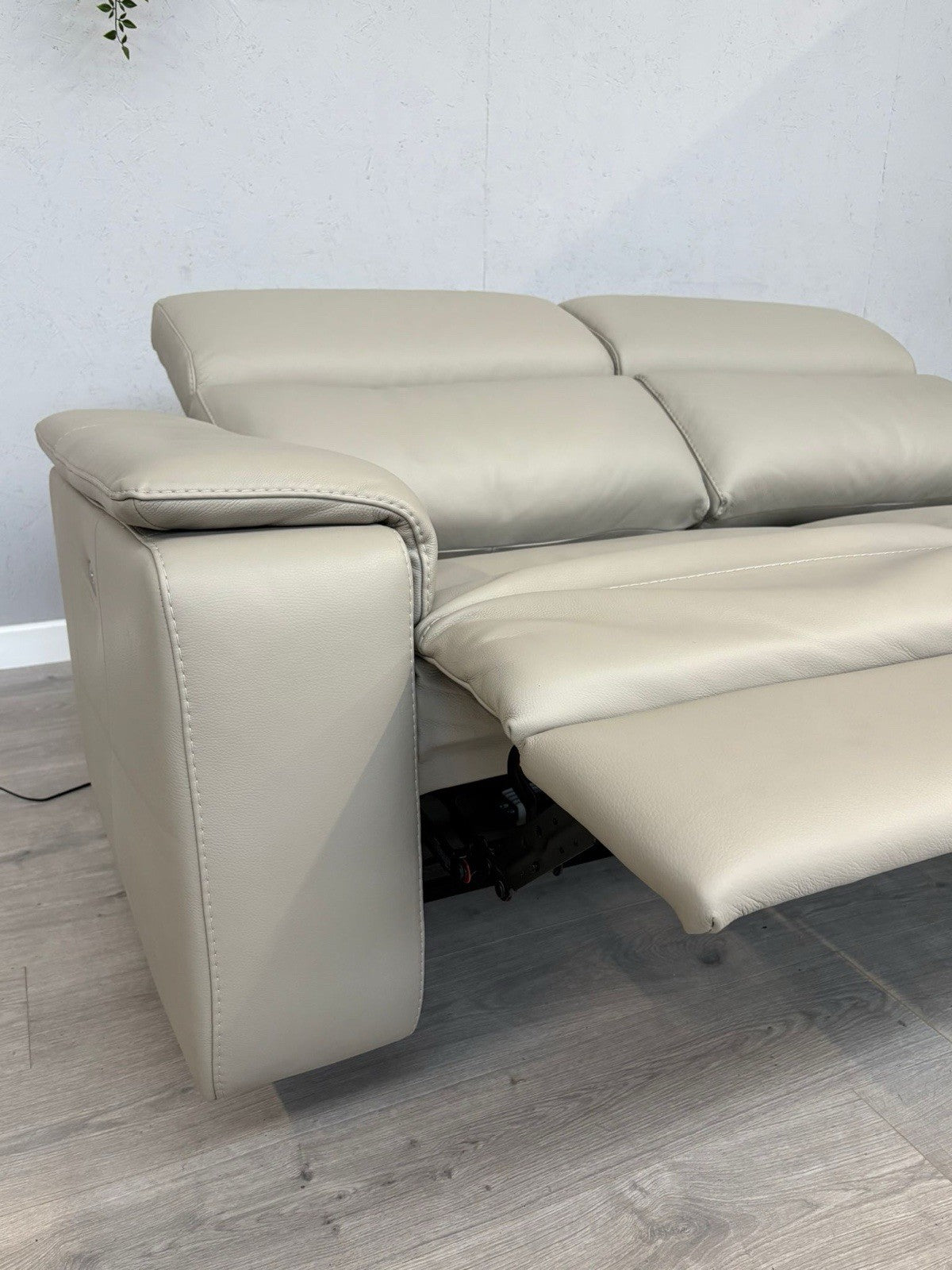 F. Village - Nicoletti DAVIDE Leather 3 Seater Power Recliner - RRP £2845