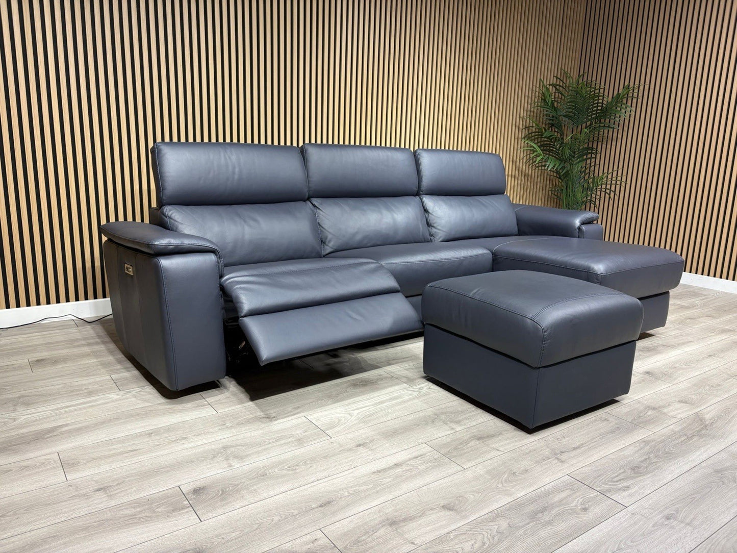 F. Village - Nicoletti DAVIDE Leather Power Chaise Sofa + Stool - RRP £6,040