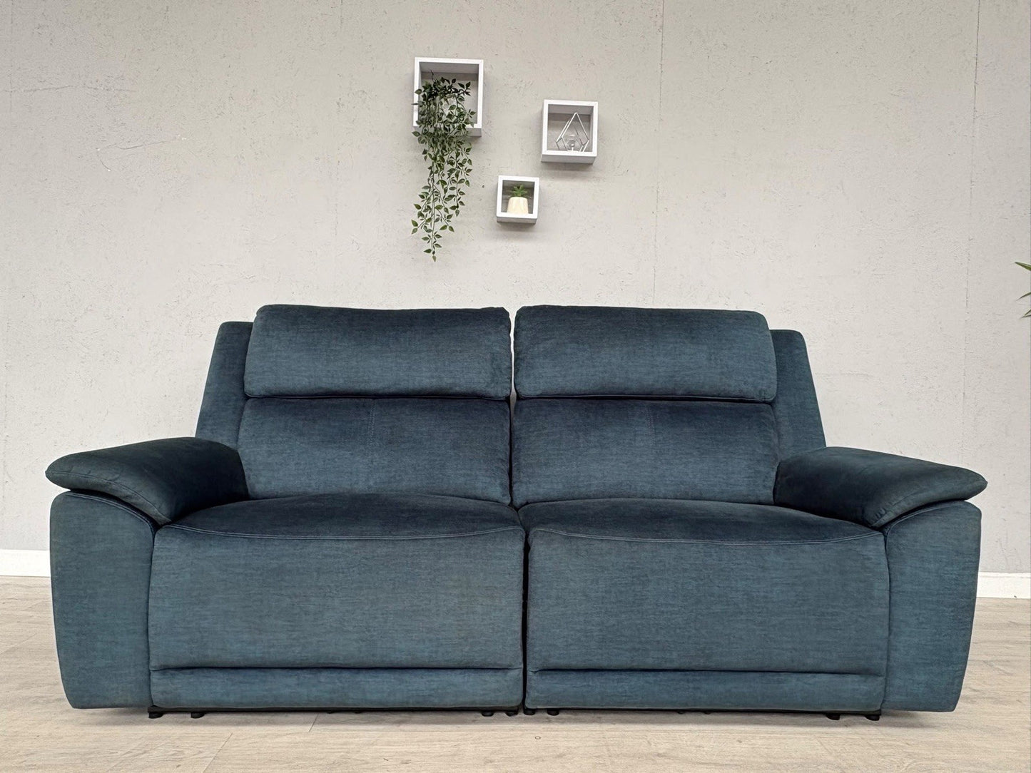 Furniture Village UTAH Fabric 3 Seater Power Recliner, Lumbar Sofa - RRP £1,995