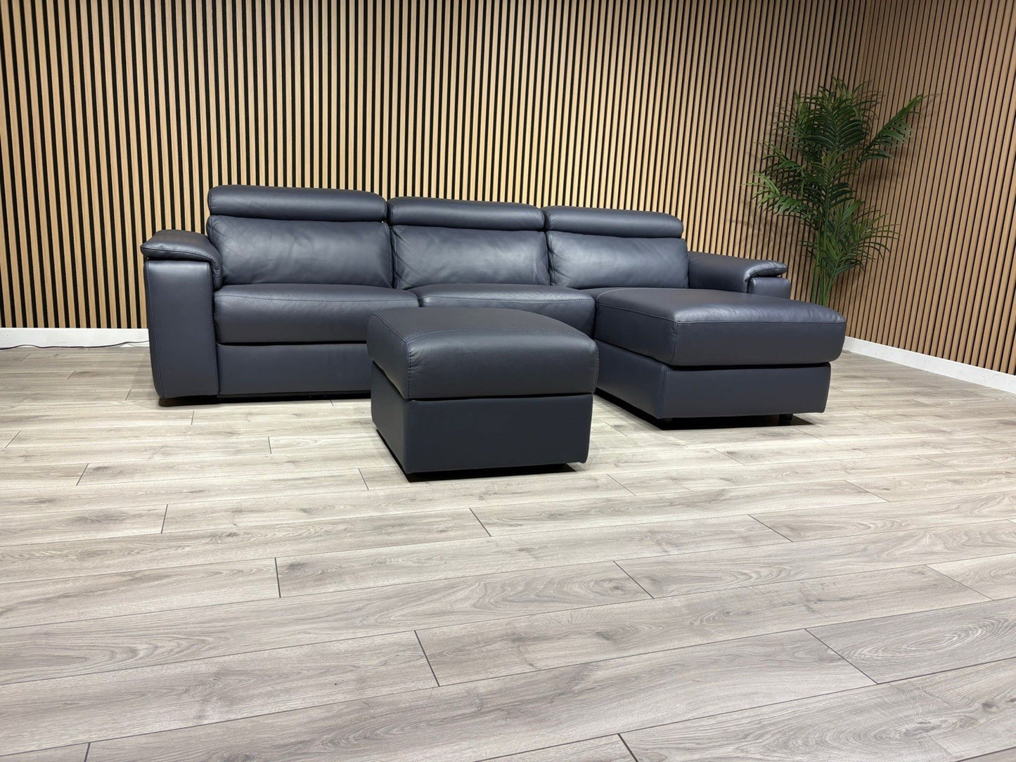 F. Village - Nicoletti DAVIDE Leather Power Chaise Sofa + Stool - RRP £6,040