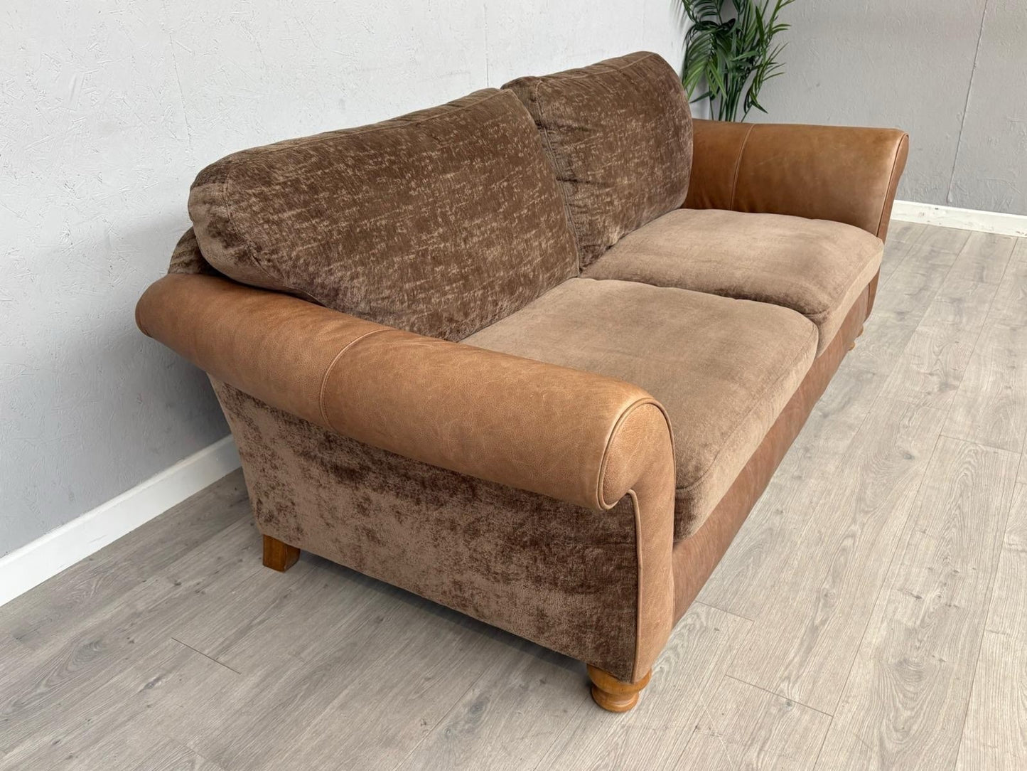 Alexander & James 3 Seater Fabric/Leather Sofa RRP: £2000