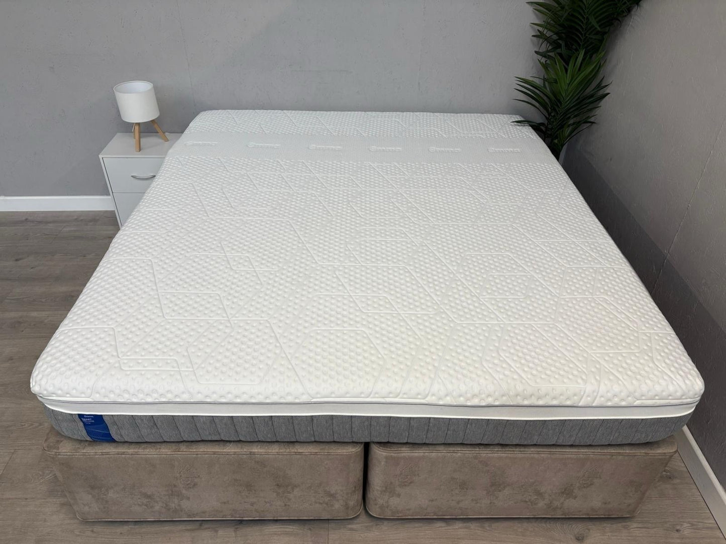 EMMA - Smart Deluxe Hybrid 6ft Superking Mattress - RRP £1,379