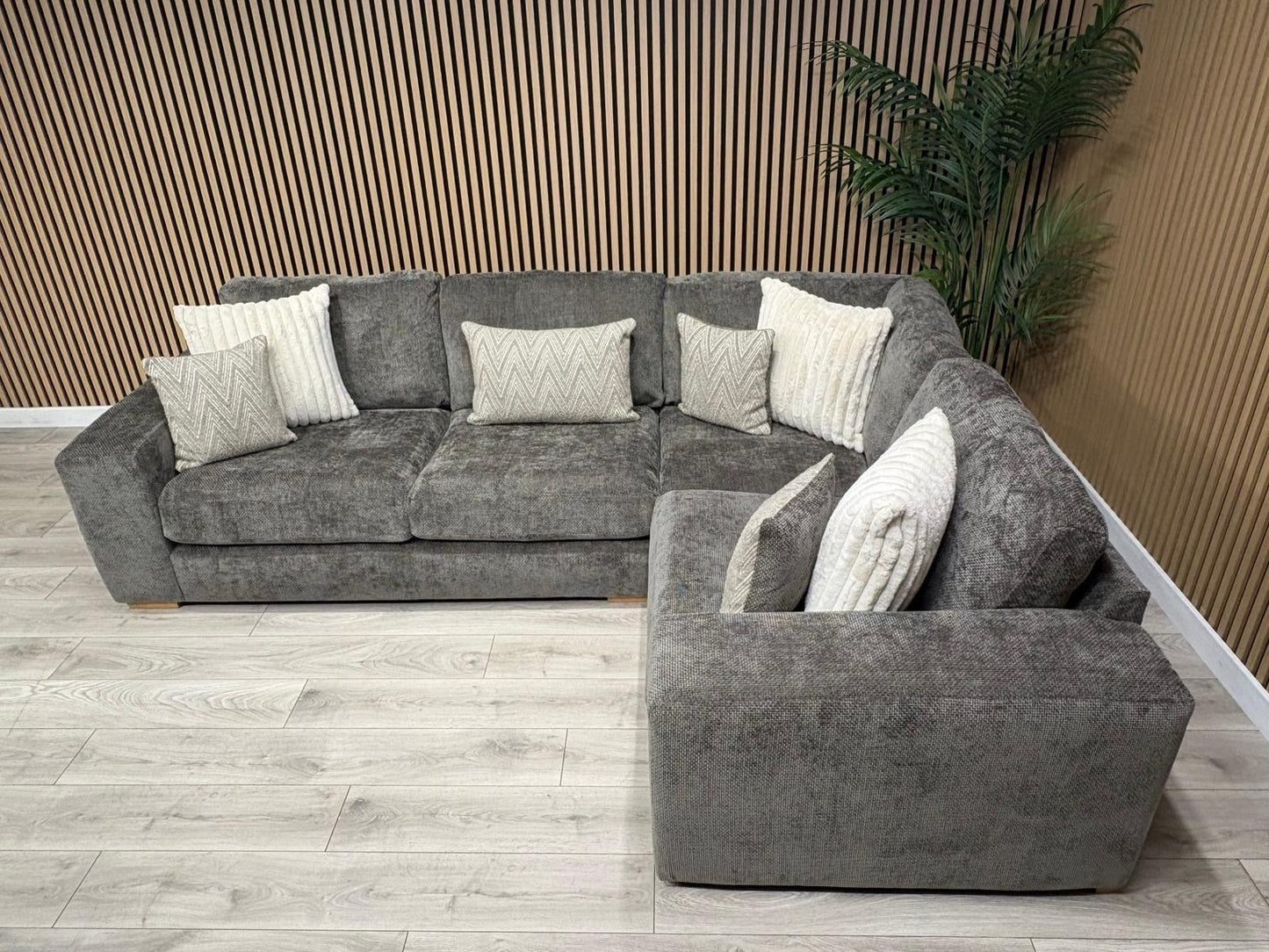 DFS Sample Pandora Fabric RHF 2c1 Corner Sofa RRP: £3295