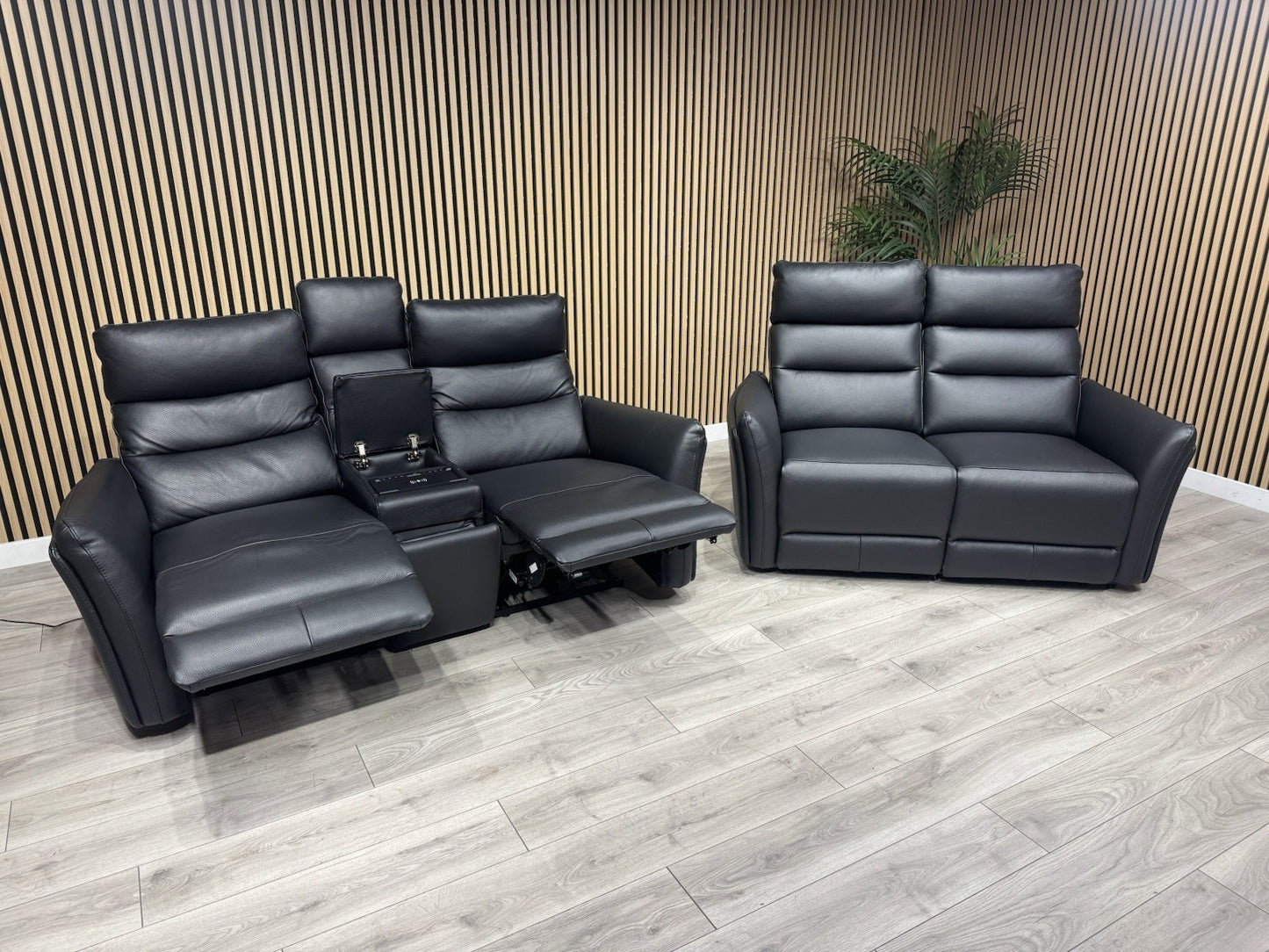 SCS  Cleveley Leather 2+2 Seater Power Recliner/Headrests + Console  - RRP £2898