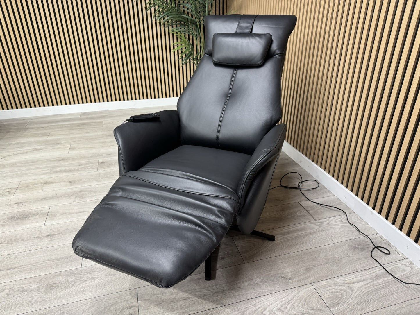 DFS Luxford Express Power Swivel Rise and Recliner Chair - RRP £1299