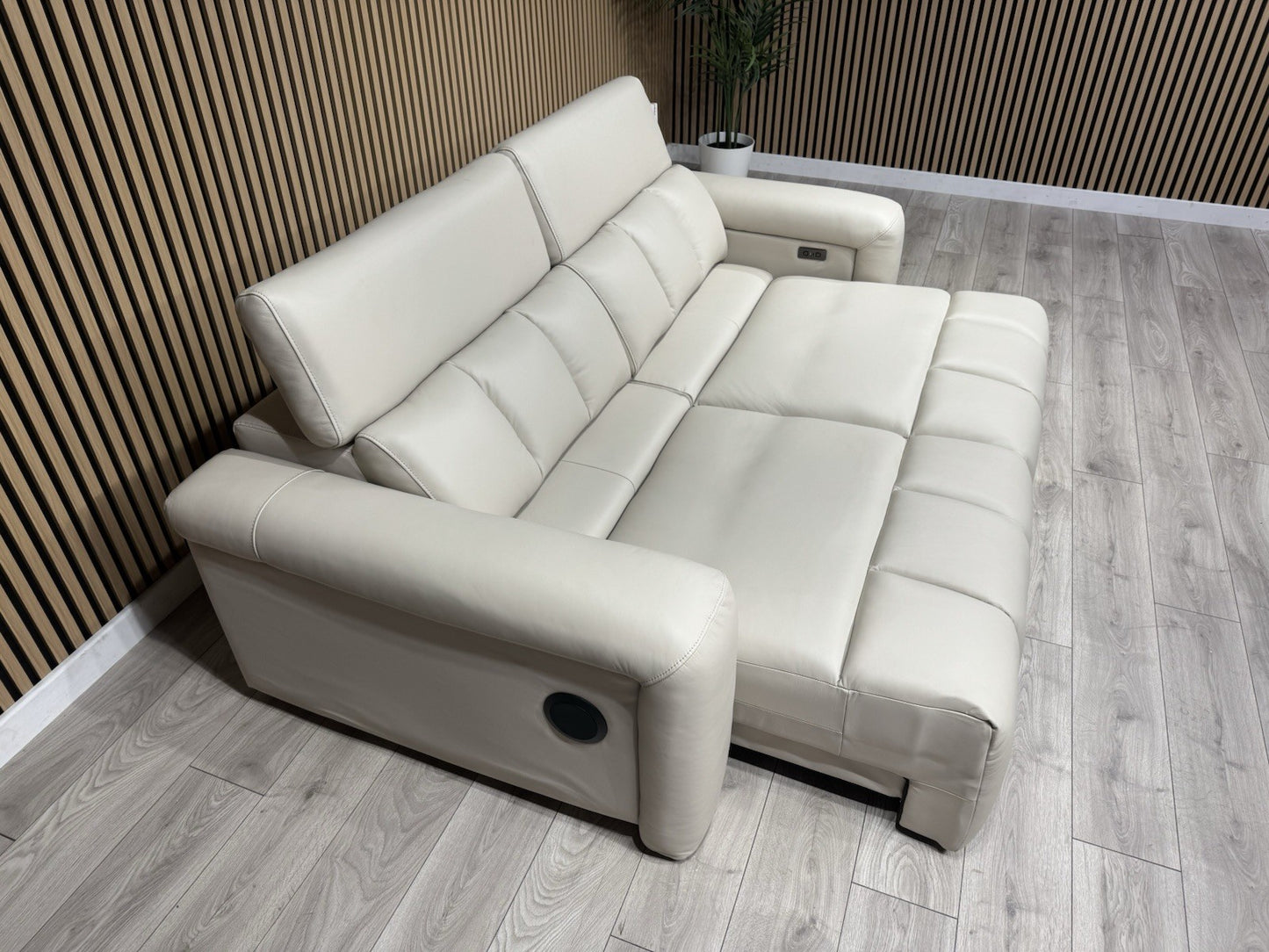 DALLAS Leather 3 Seater Double Power Chaise Sofa, Bluetooth Speakers - RRP £1999