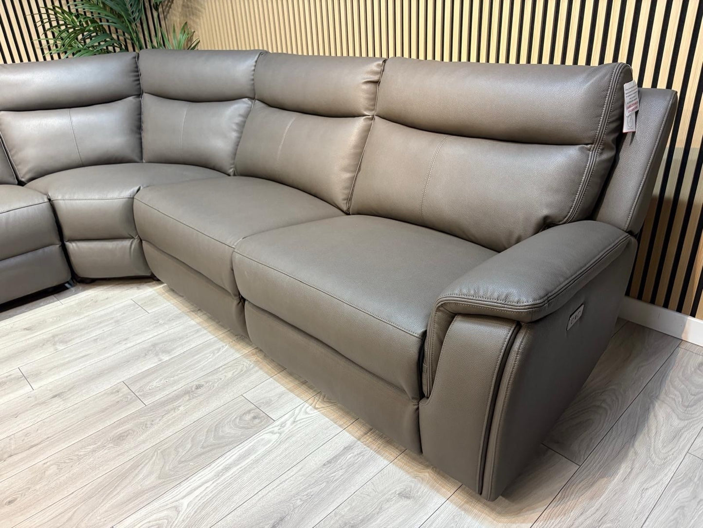 eed4f994-5016-40a0-a876-e40bd64e6f65