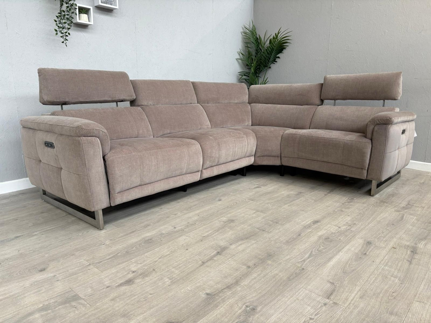 Furniture Village MOET Fabric 2 Corner 1 Power Recliner Corner Sofa - RRP £3295