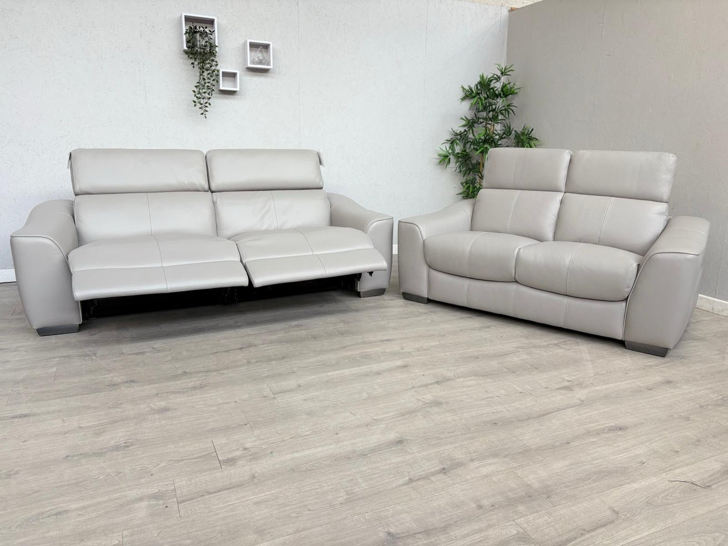 Furniture Village XAVIER Leather 3 + 2 Seater Sofa Set, Power Recliner RRP £4390
