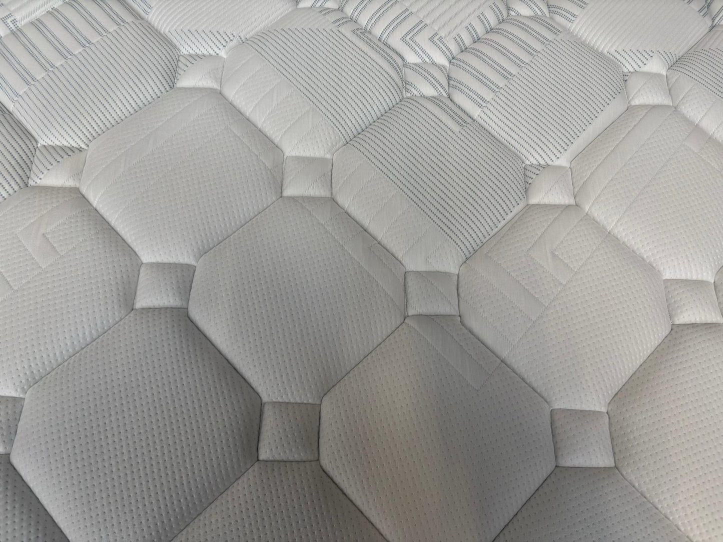 Sealy Elevate NEWTON 5FT Kingsize Mattress, Firm - RRP £1,499