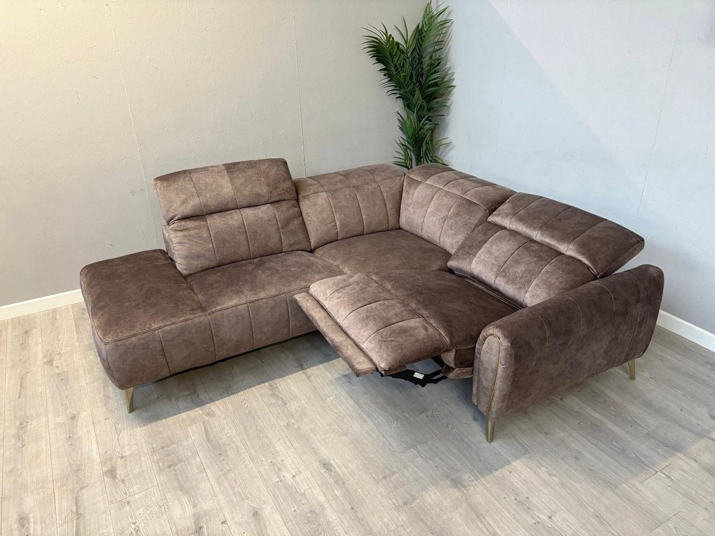 DFS Lidia Right Hand Facing Open Chaise Power Recliner Corner Sofa - RRP £1899
