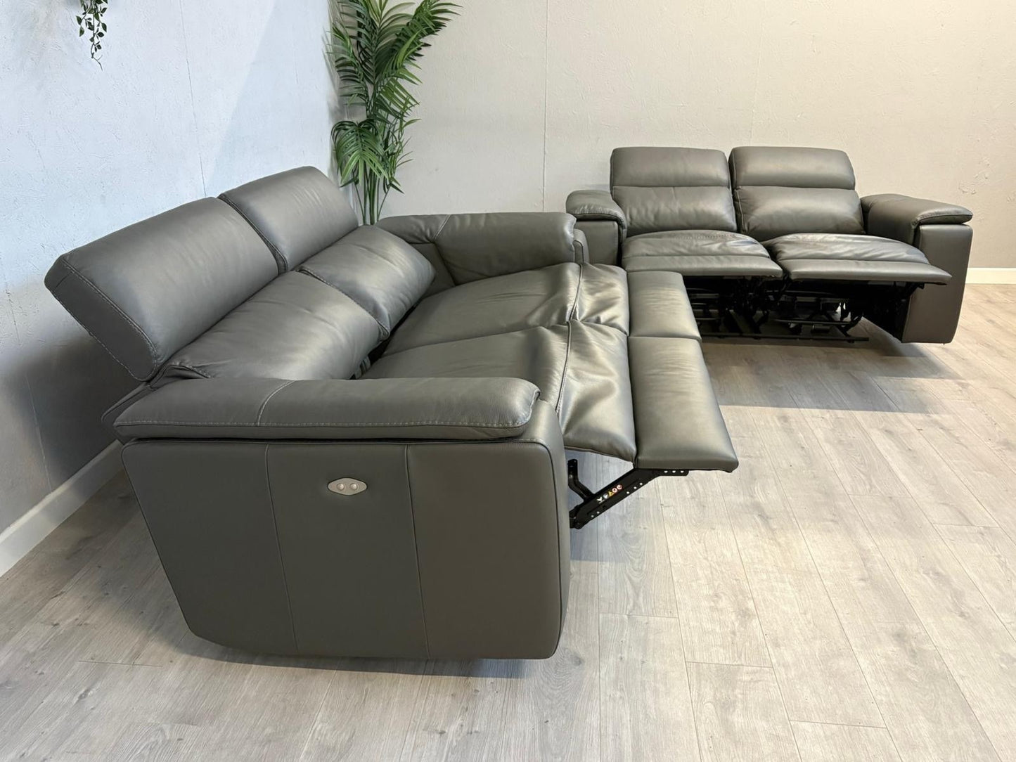 F.V. - Nicoletti DAVIDE Leather 3 + 2 Seater Power Recliner Sofas - RRP £5,440