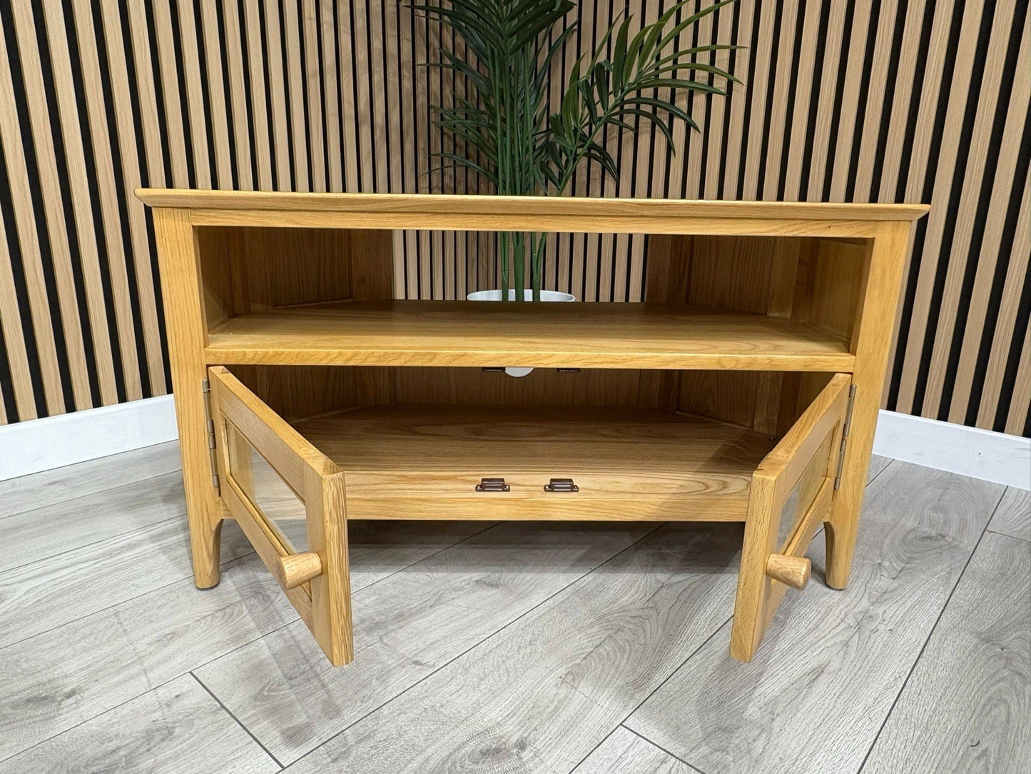 Next Sample - Saxon Corner TV Unit - RRP: £399