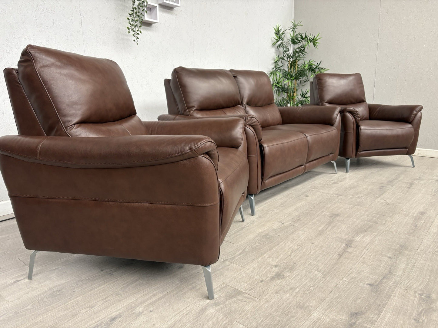 Furniture Village DAYTONA Leather 2 Seater Sofa + 2 x Armchairs - RRP £3,385