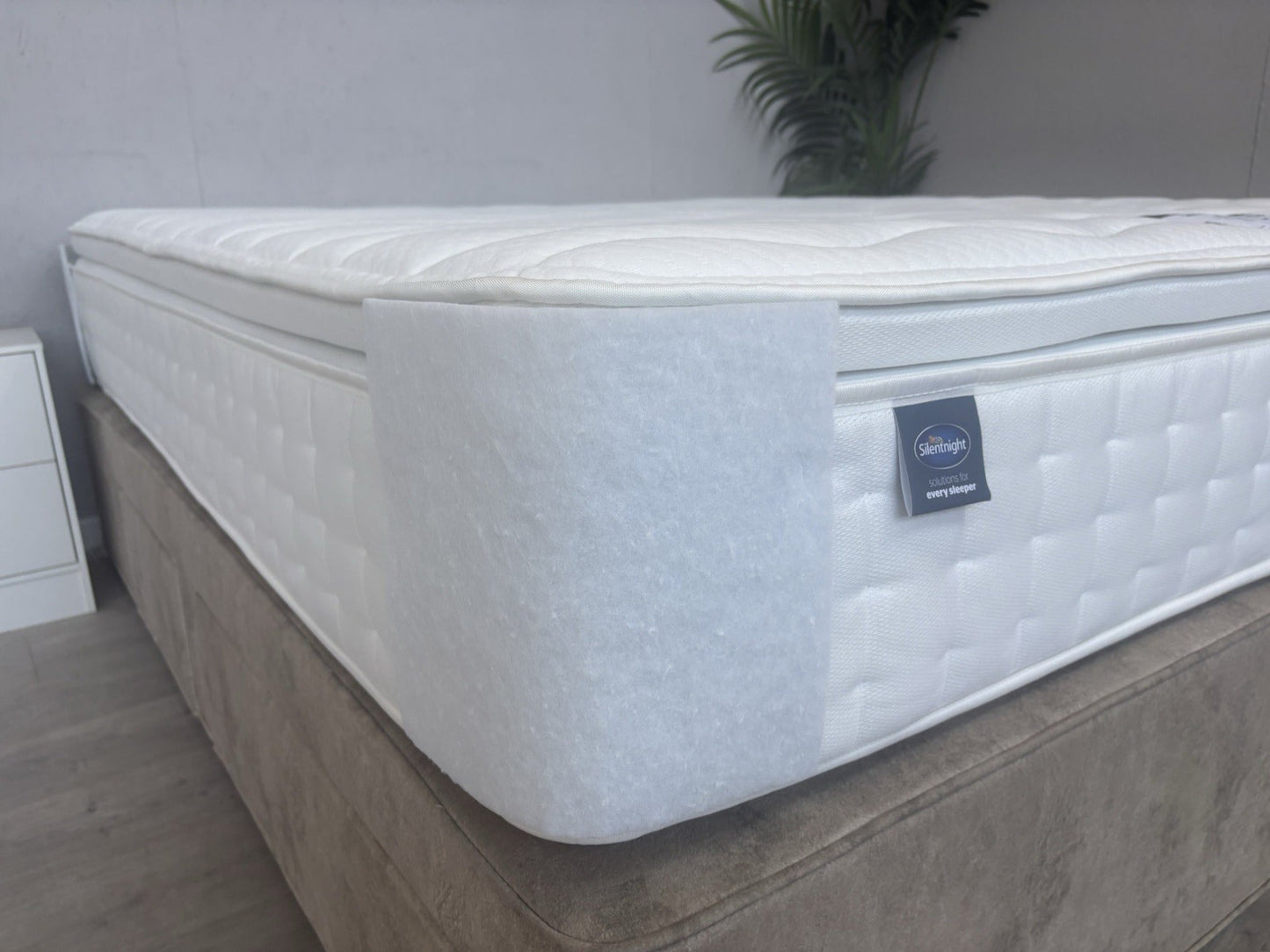 Silentnight 2000 Pocket Pillowtop 6ft Superking Mattress - RRP £1,099