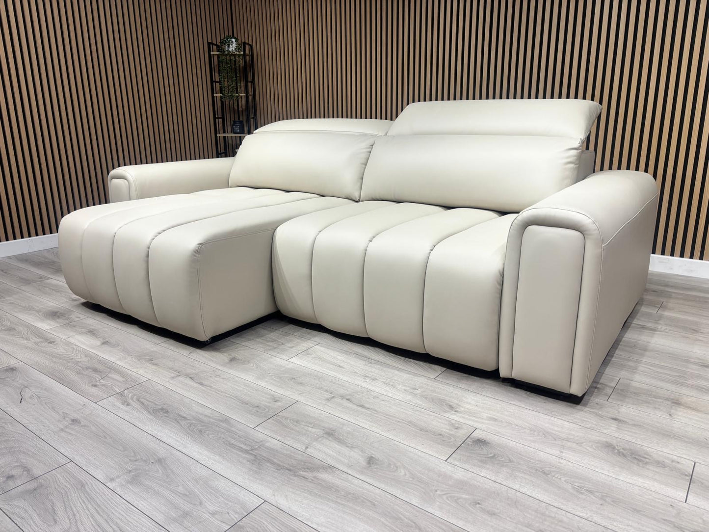 Michigan Leather 3 Seater Electric Double Chaise Cinema Sofa, RRP: £2495