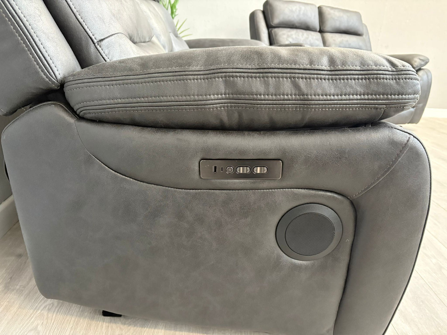 DFS Pierson 2+2 Seater Music Power Recliner Sofa Set with Console RRP £2298