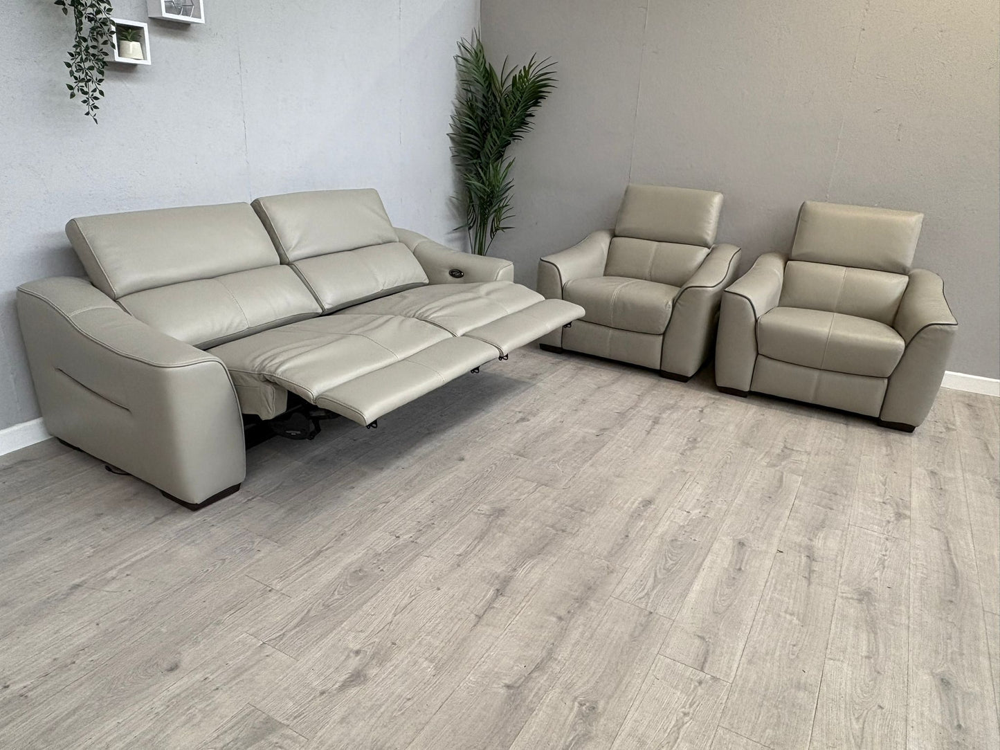 Furniture Village Elixir 3 Seater + 2 Armchairs Leather Power Recliner Sofa Set RRP £4785