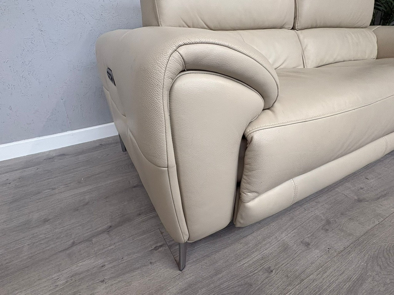 Furniture Village Vino Leather 3 Seater Power Recliner Sofa with Power Headrests - RRP £2595
