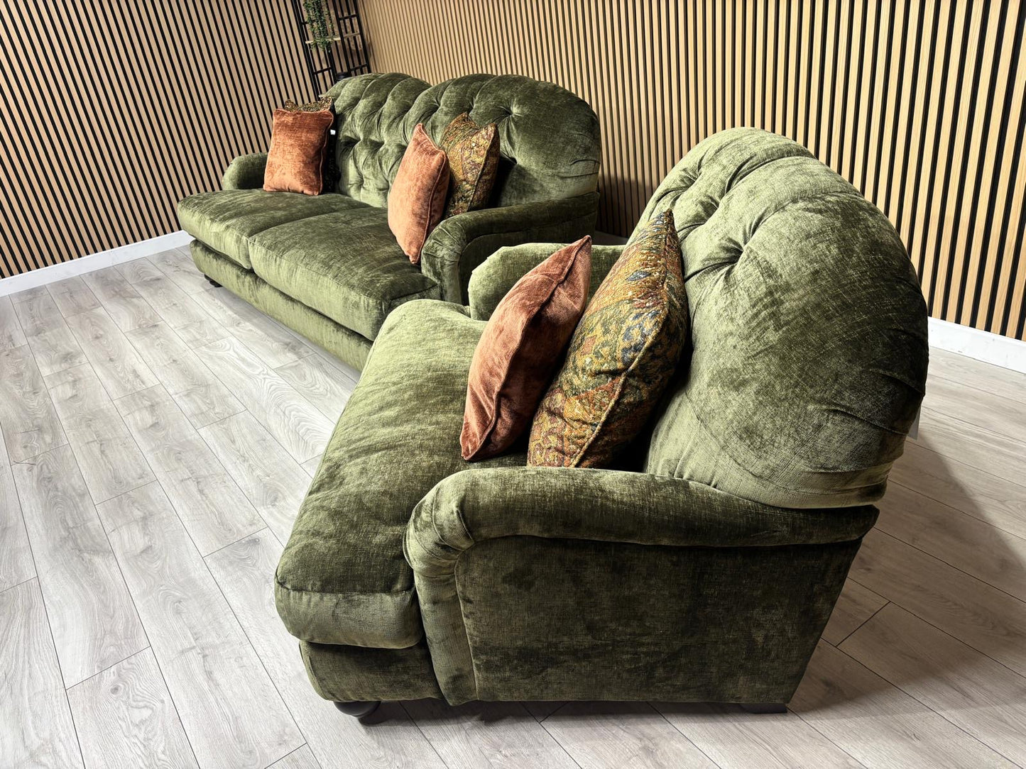 Alexander & James 4 Seater Button Back Sofa + Cuddle Chair, RRP: £3495