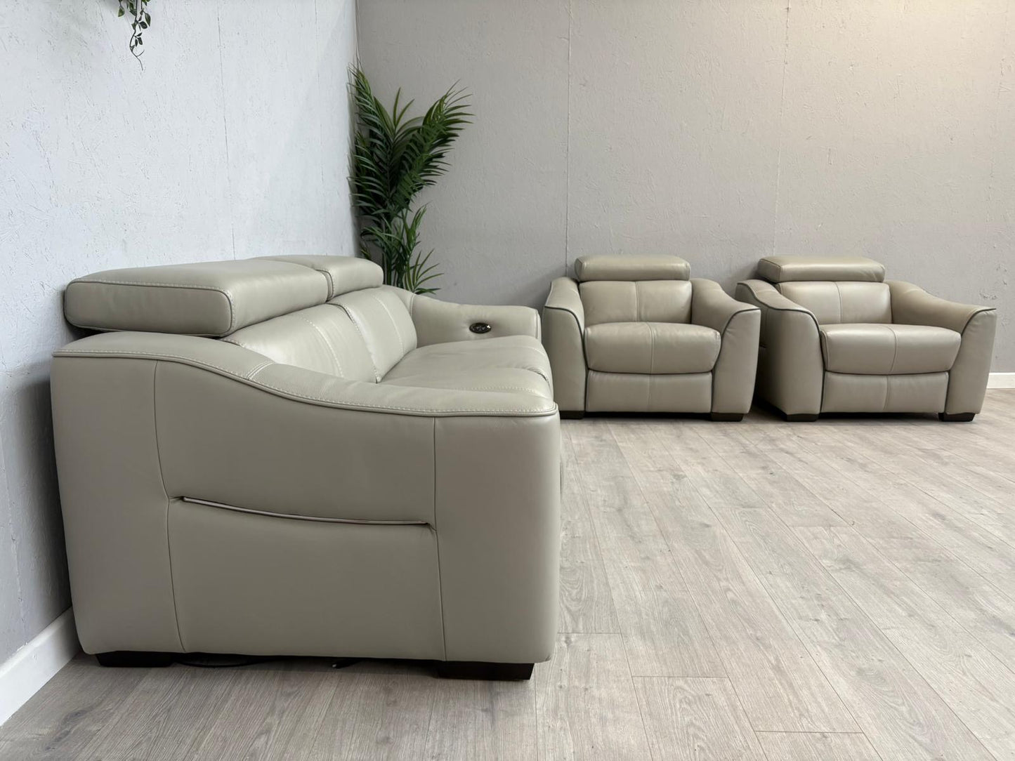 Furniture Village Elixir 3 Seater + 2 Armchairs Leather Power Recliner Sofa Set RRP £4785