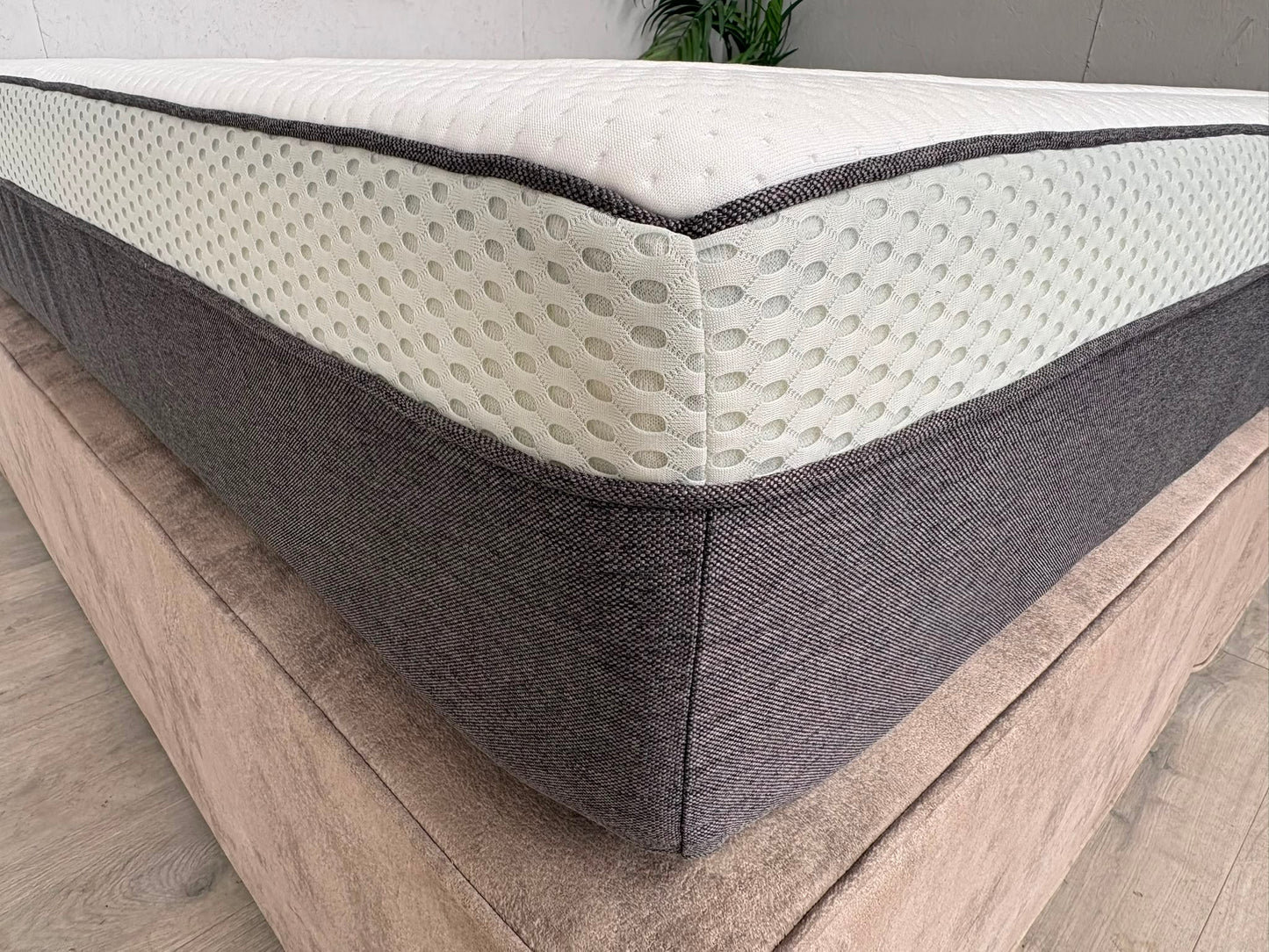 OTTY Pure Hybrid Bamboo 2000 Pocket Sprung 6ft Superking Mattress - RRP £849