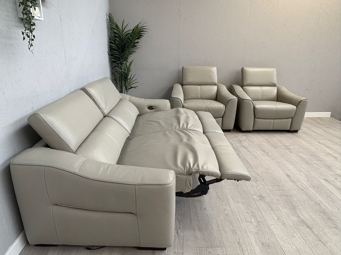 Furniture Village Elixir 3 Seater + 2 Armchairs Leather Power Recliner Sofa Set RRP £4785