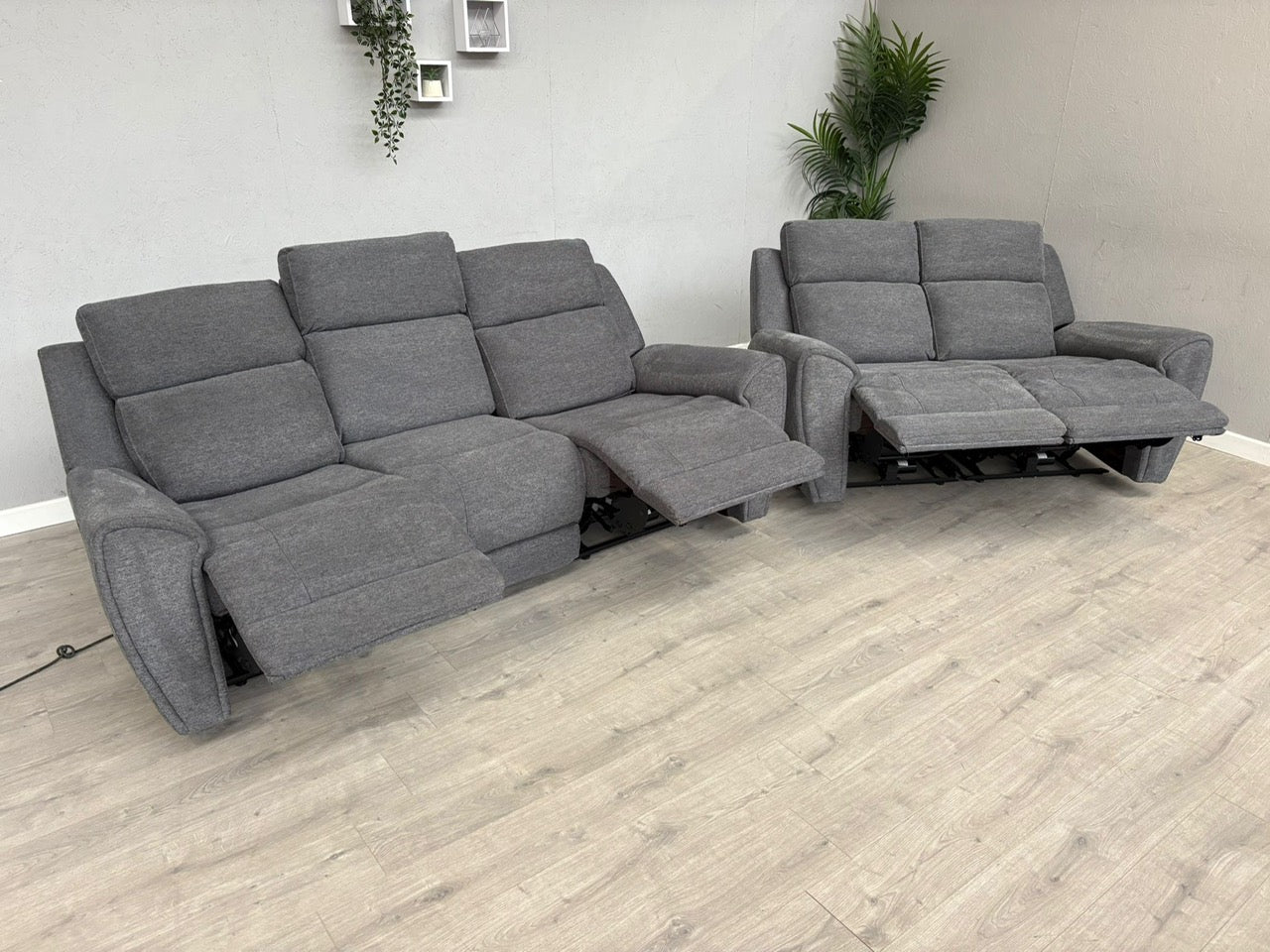 DFS Gilford 3 Seater + 2 Seater Power Recliner Sofa Set - RRP £1978