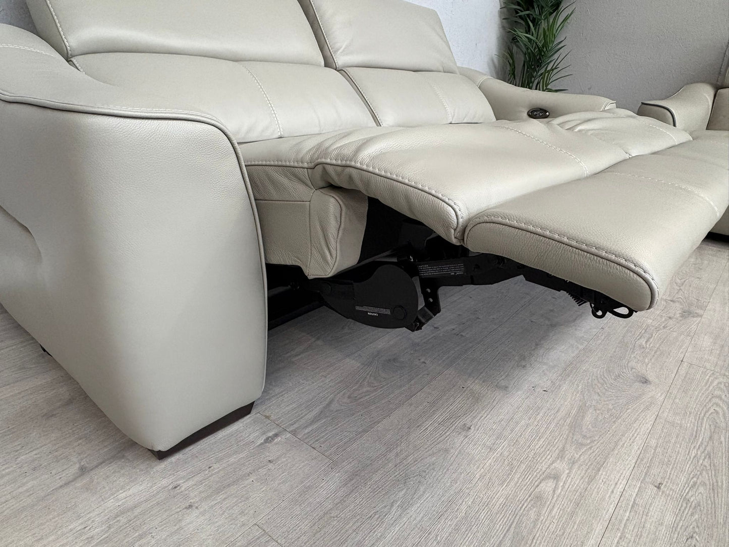 Furniture Village Elixir 3 Seater + 2 Armchairs Leather Power Recliner Sofa Set RRP £4785