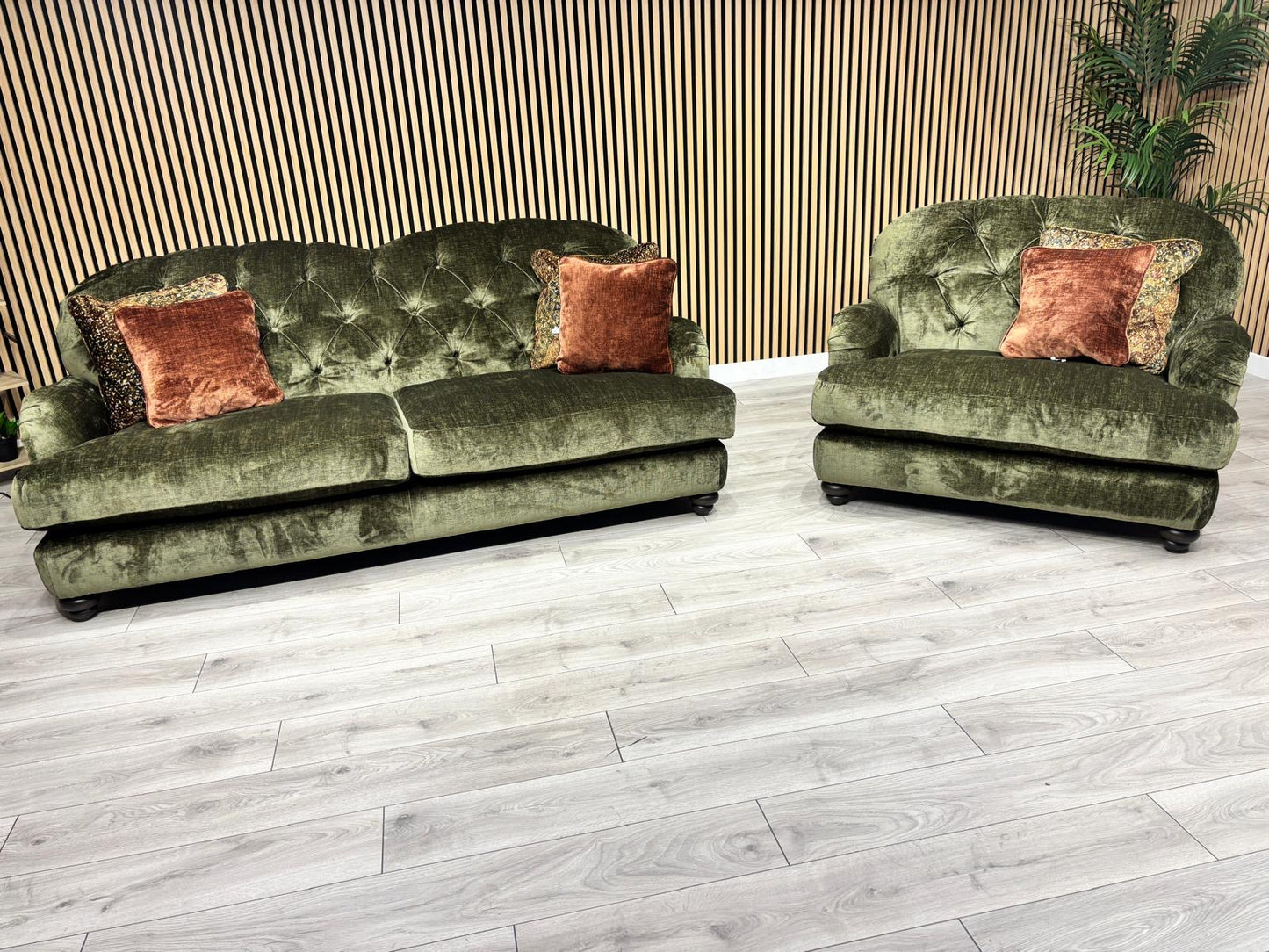 Alexander & James 4 Seater Button Back Sofa + Cuddle Chair, RRP: £3495