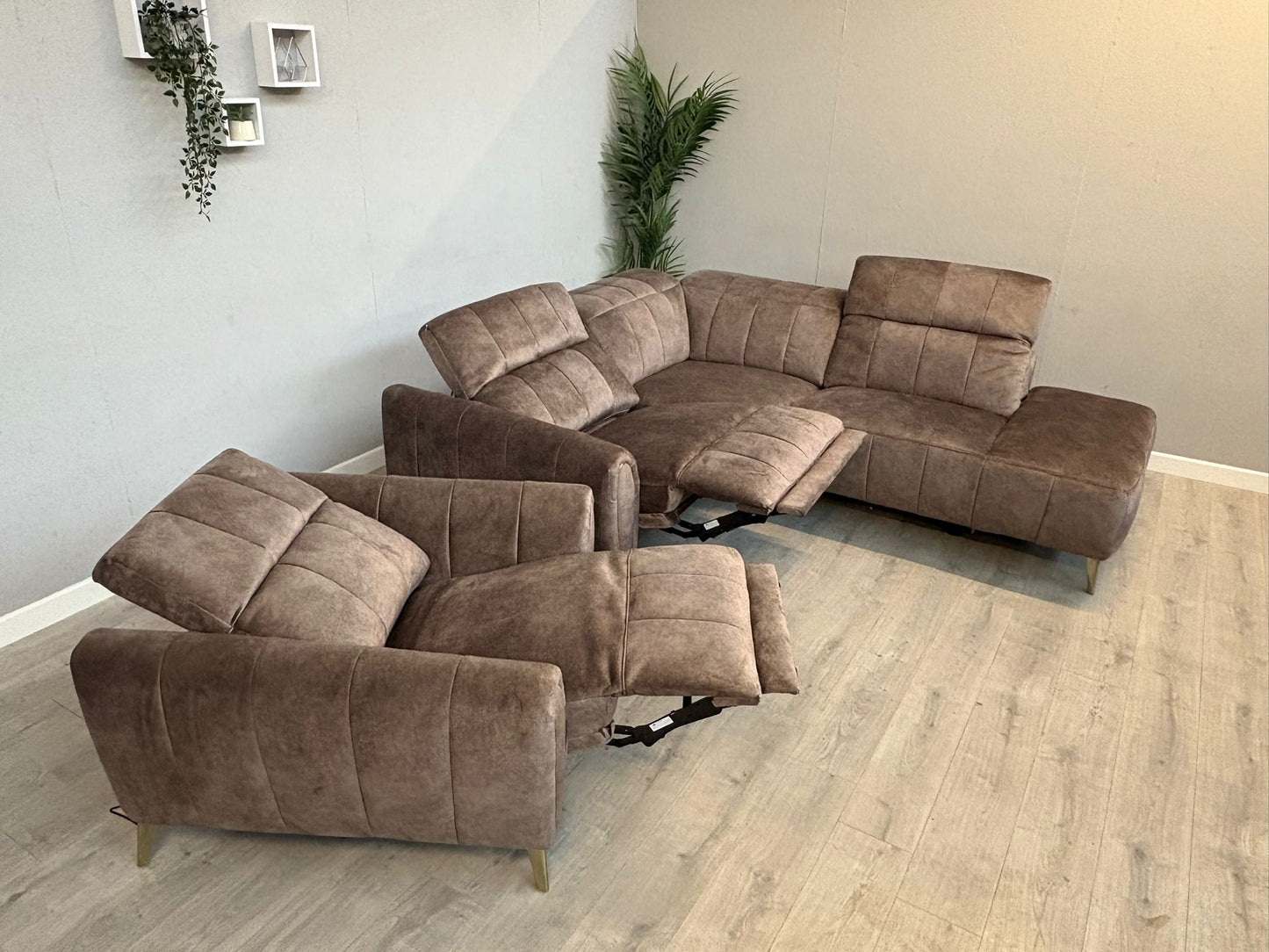DFS Lidia Left Hand Facing Arm Open End Power Recliner Corner Sofa + Chair, RRP: £2898