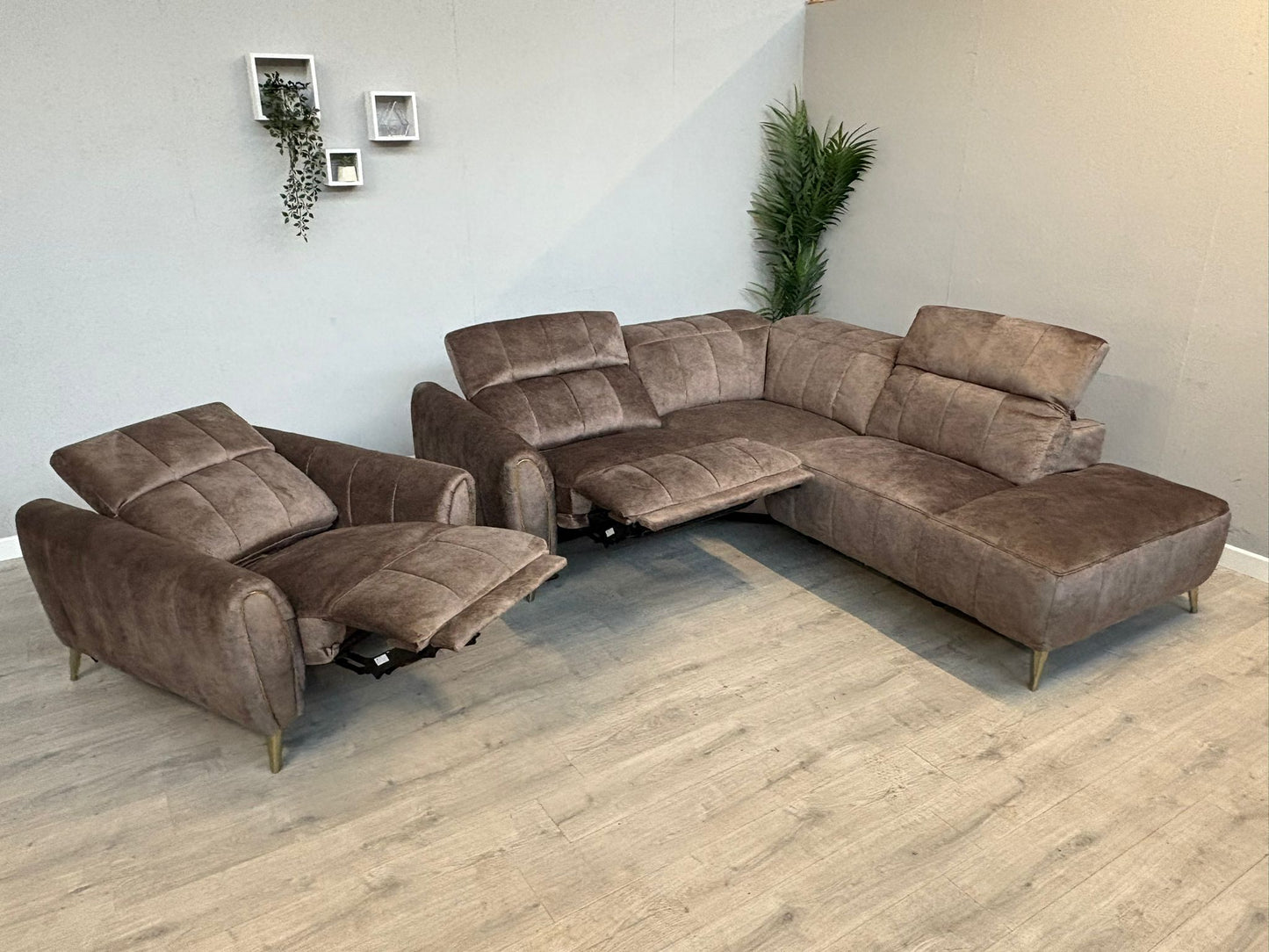 DFS Lidia Left Hand Facing Arm Open End Power Recliner Corner Sofa + Chair, RRP: £2898