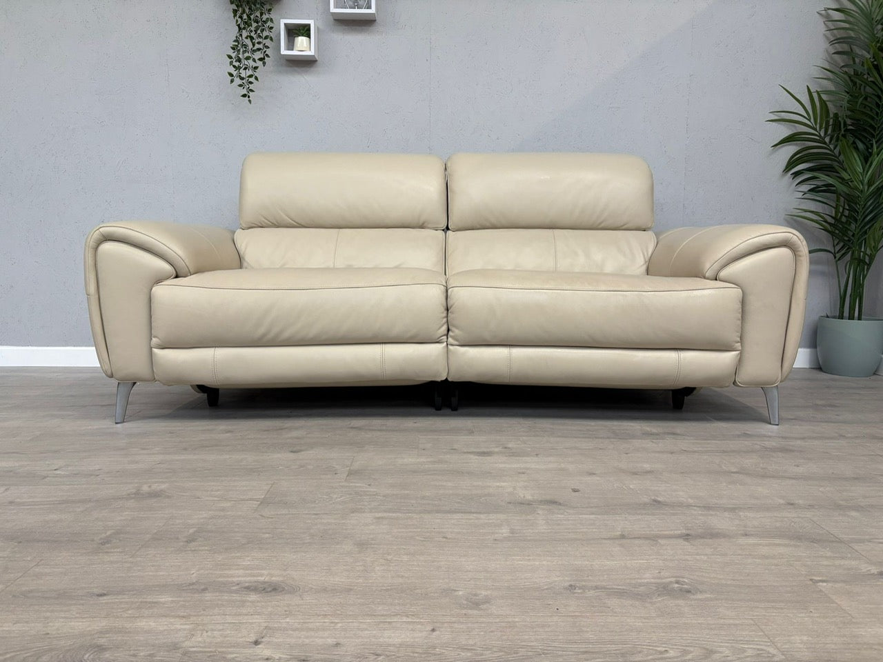 Furniture Village Vino Leather 3 Seater Power Recliner Sofa with Power Headrests - RRP £2595