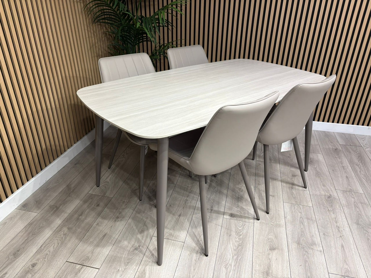 DFS Sample - SOLO Dining Table Set, RRP: £1299