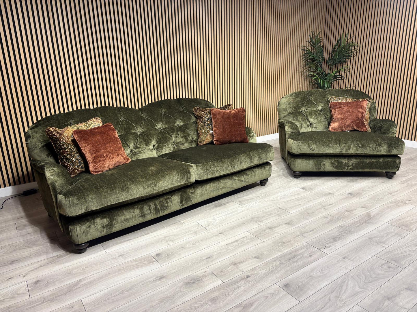 Alexander & James 4 Seater Button Back Sofa + Cuddle Chair, RRP: £3495