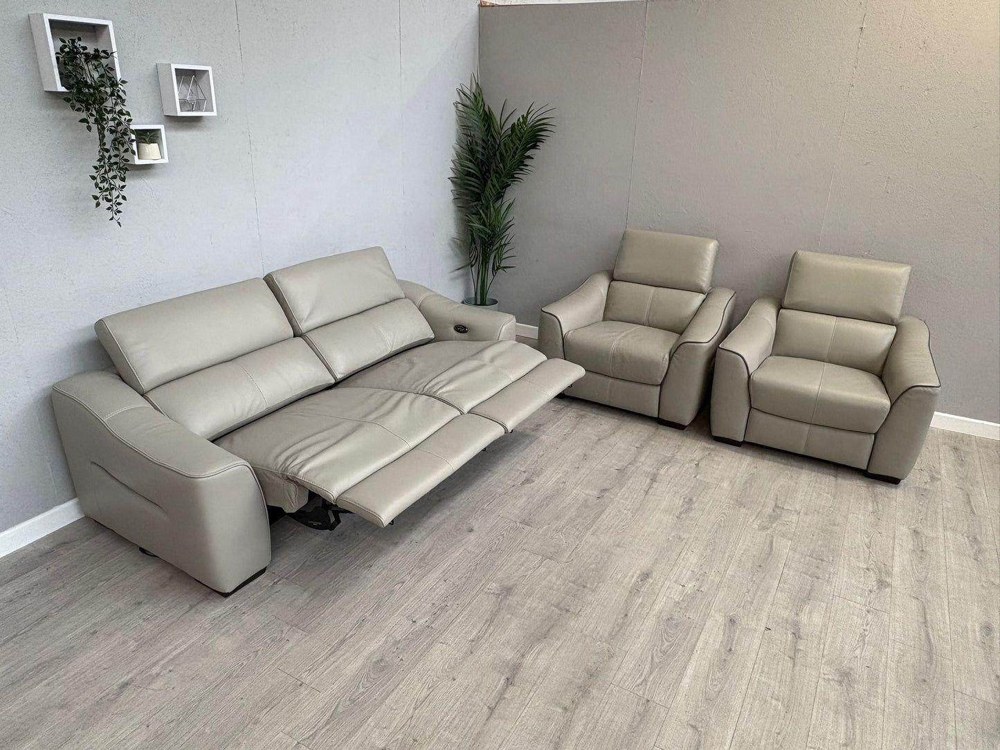 Furniture Village Elixir 3 Seater + 2 Armchairs Leather Power Recliner Sofa Set RRP £4785
