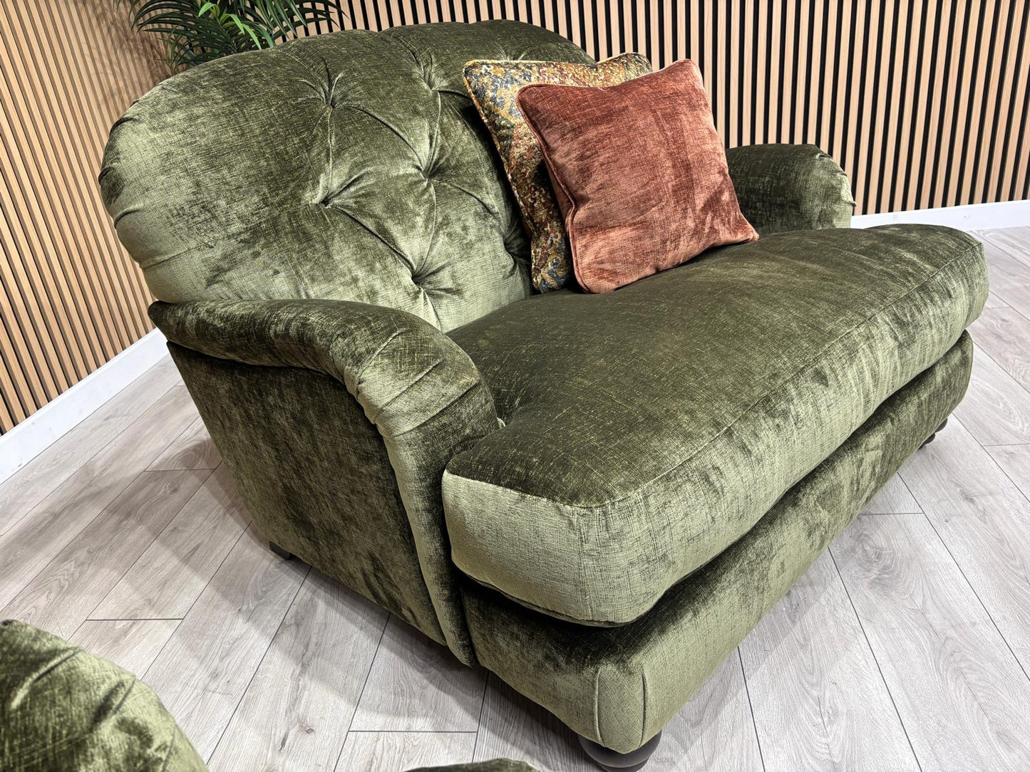 Alexander & James 4 Seater Button Back Sofa + Cuddle Chair, RRP: £3495