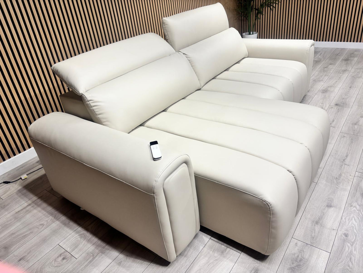 Michigan Leather 3 Seater Electric Double Chaise Cinema Sofa, RRP: £2495