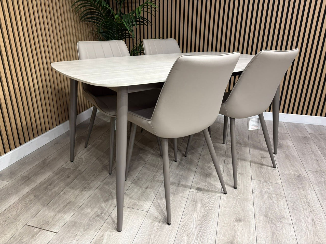 DFS Sample - SOLO Dining Table Set, RRP: £1299