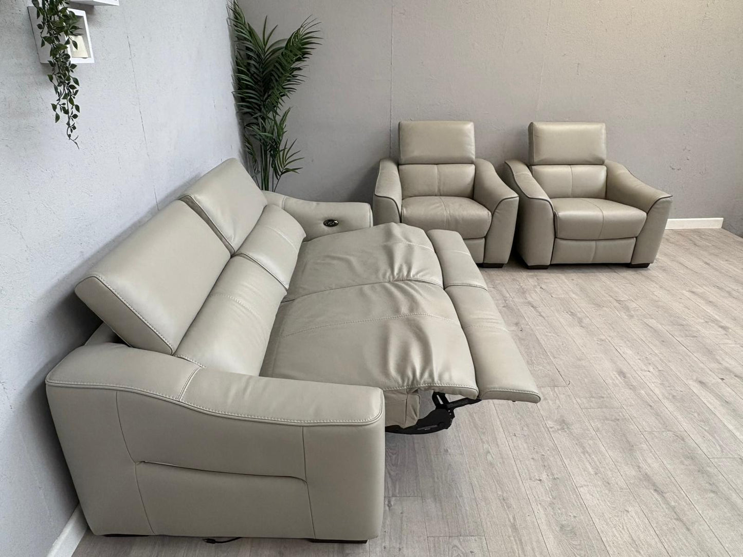 Furniture Village Elixir 3 Seater + 2 Armchairs Leather Power Recliner Sofa Set RRP £4785