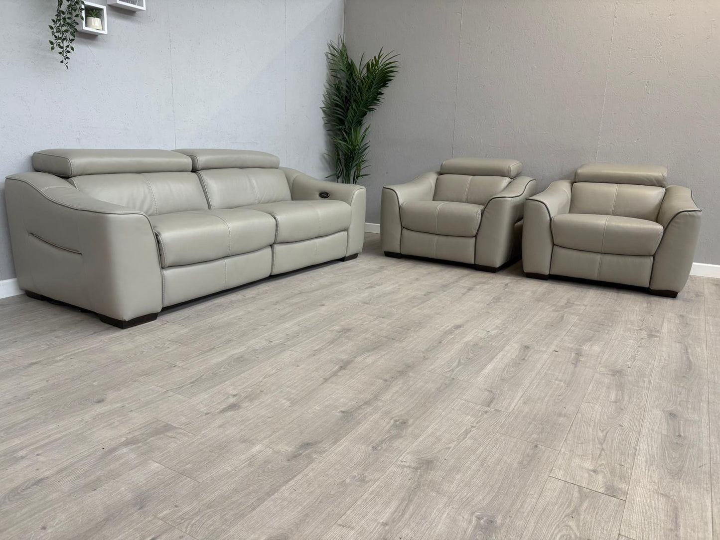 Furniture Village Elixir 3 Seater + 2 Armchairs Leather Power Recliner Sofa Set RRP £4785