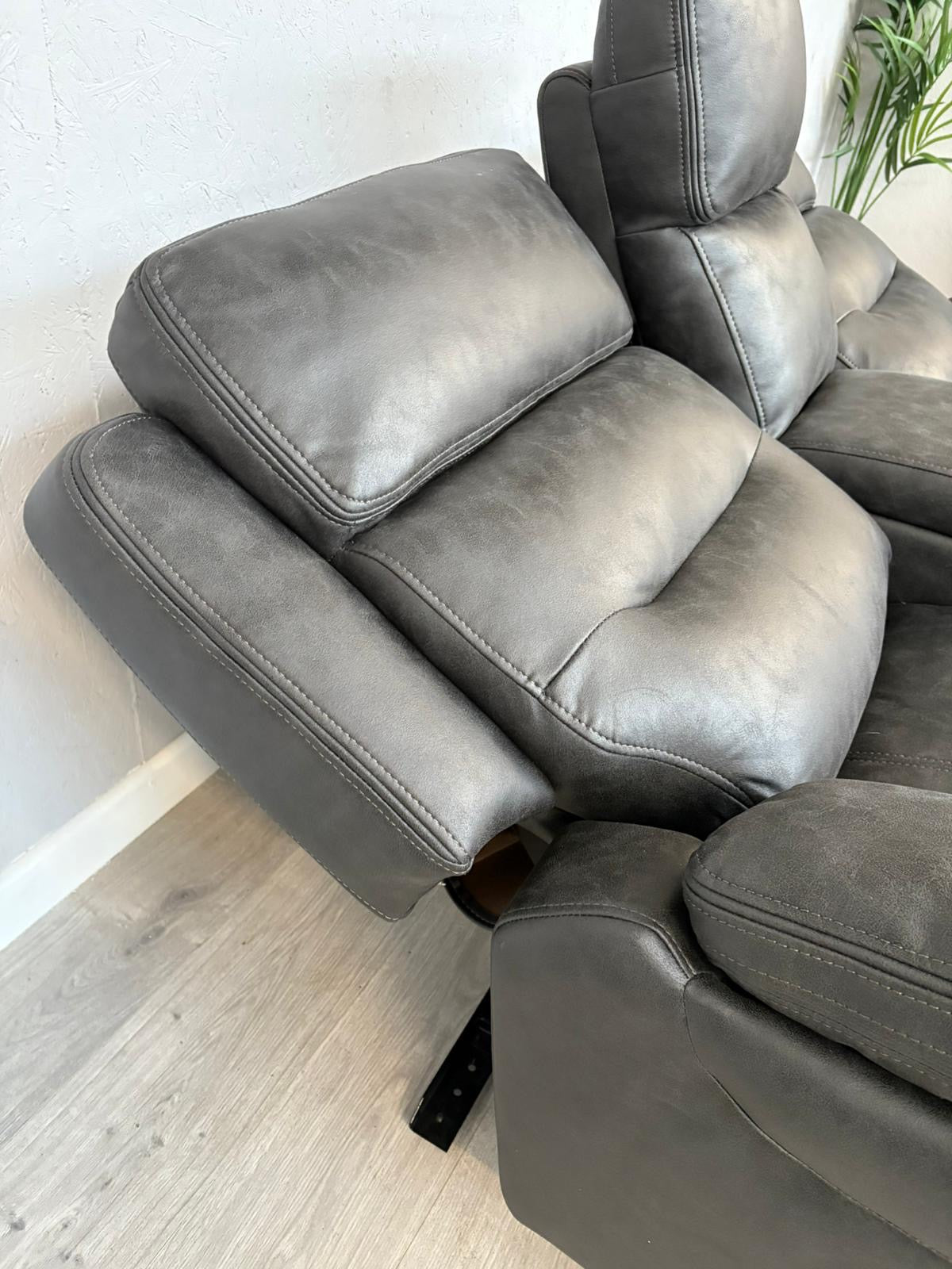 DFS Pierson 2+2 Seater Music Power Recliner Sofa Set with Console RRP £2298