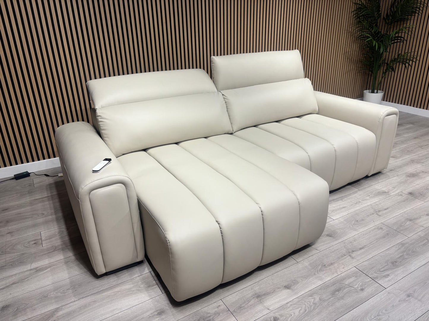 Michigan Leather 3 Seater Electric Double Chaise Cinema Sofa, RRP: £2495