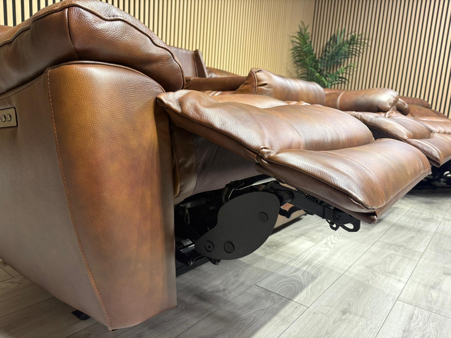 DFS Bravado Leather 3 Seater + 2 Seater Sofa Set, Power Recliners RRP: £3898